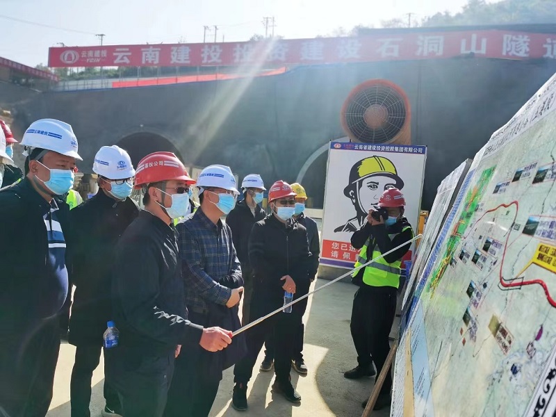 玉溪市副市长董金柱调研峨石红高速（玉溪段）项目