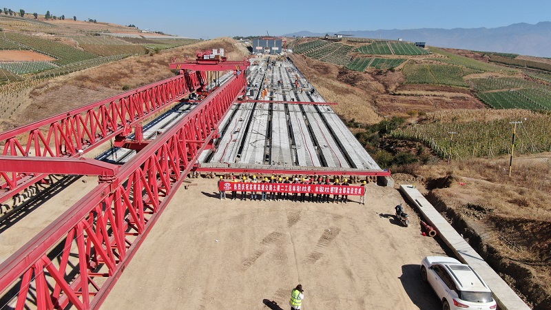 宾鹤高速林场1号大桥双幅贯通