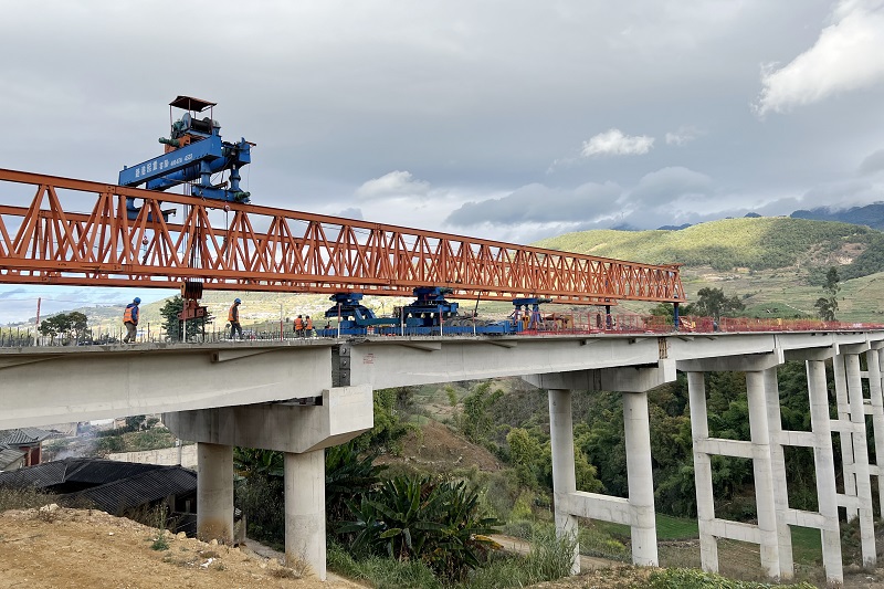 施勐高速新寨大桥双幅贯通