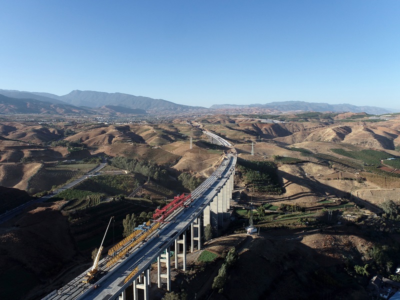 宾鹤高速年底通车段主线桥梁全部贯通