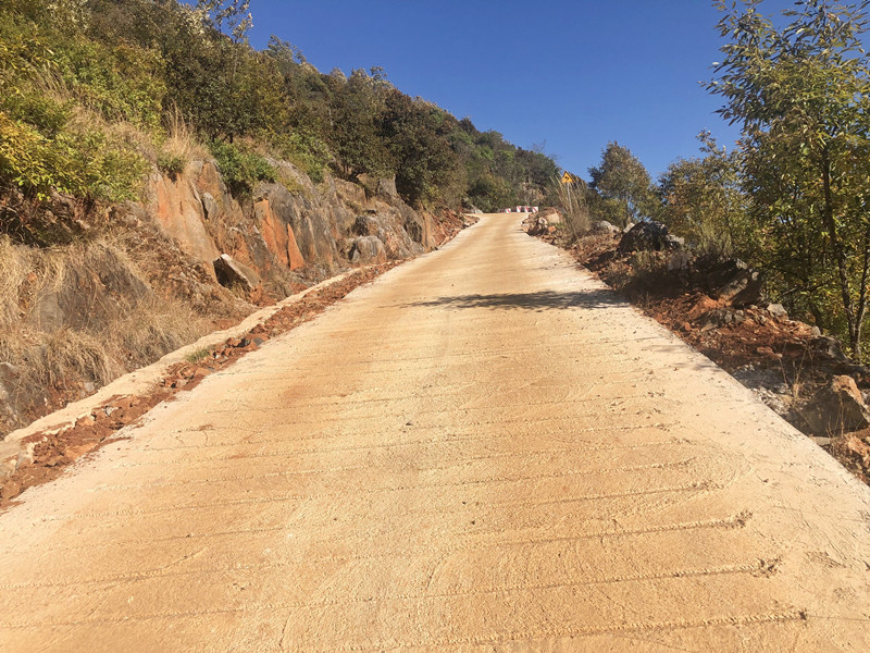 牛栏江世界杯官方为民修路解民忧 