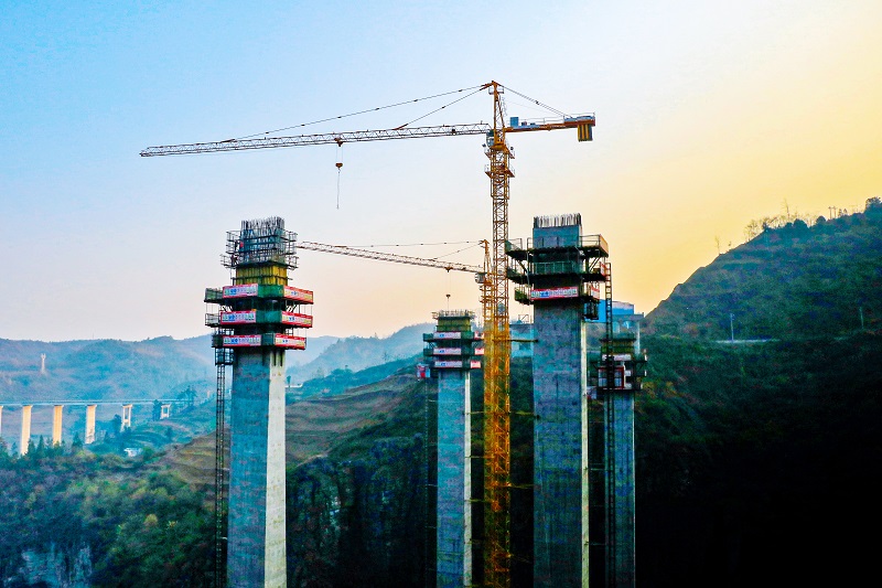 镇果公路五谷大桥右幅3号墩封顶