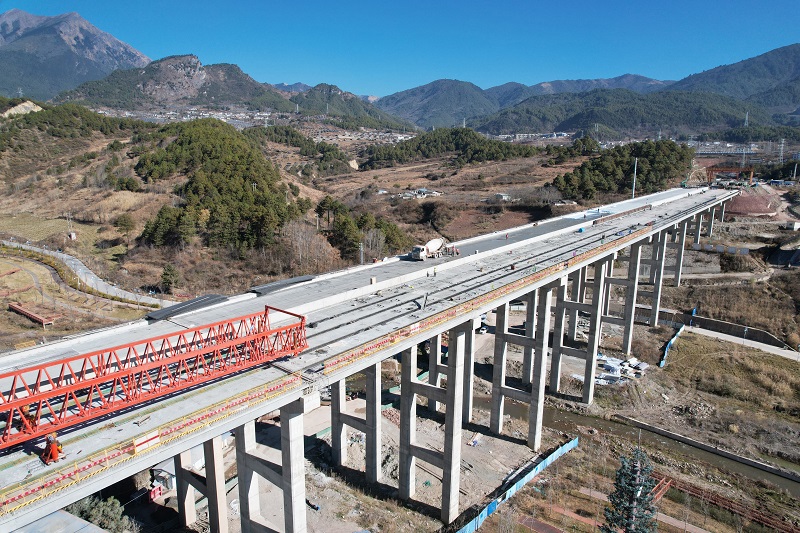 鹤剑兰高速兰坪连接线全部预制箱梁浇筑完成