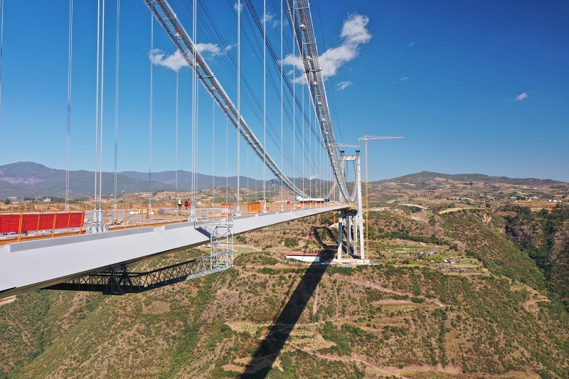 云南省在建第三大悬索桥！永大高速江底河特大桥主桥合龙