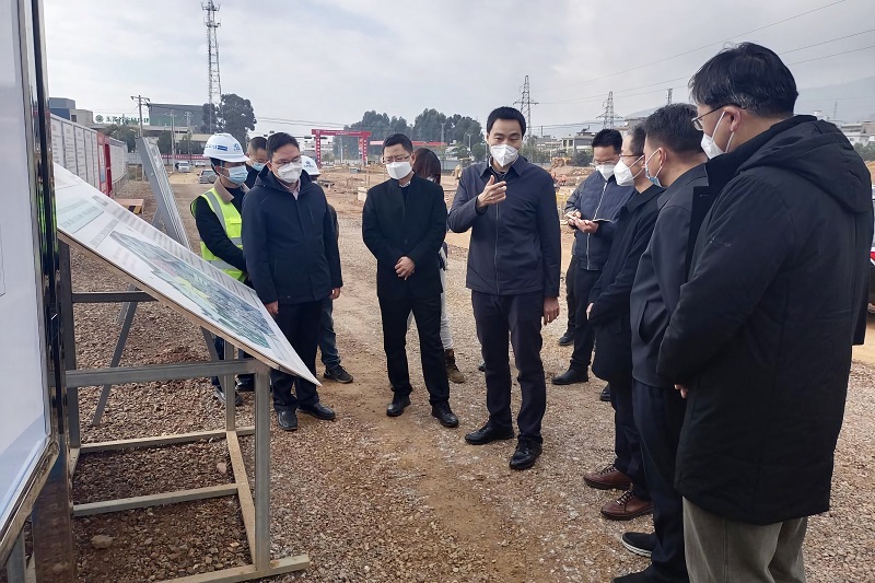 玉溪市委副书记、市长江华调研玉溪产业园基础设施建设项目