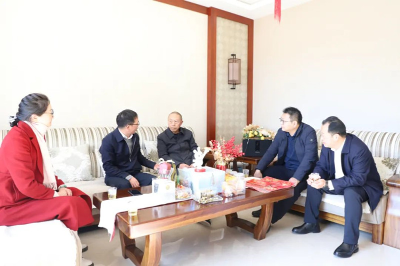 刘金荣走访慰问世界杯官网合作平台老领导和困难职工