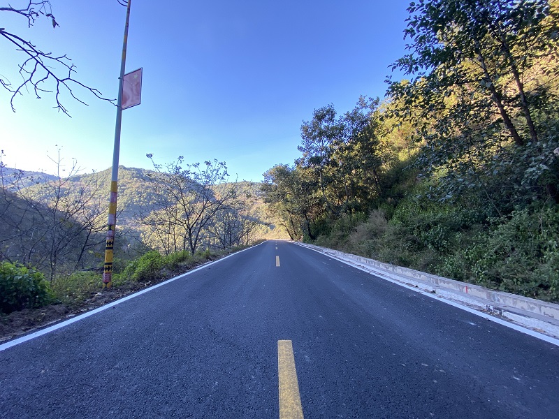 修好农村致富路，架起农民幸福桥