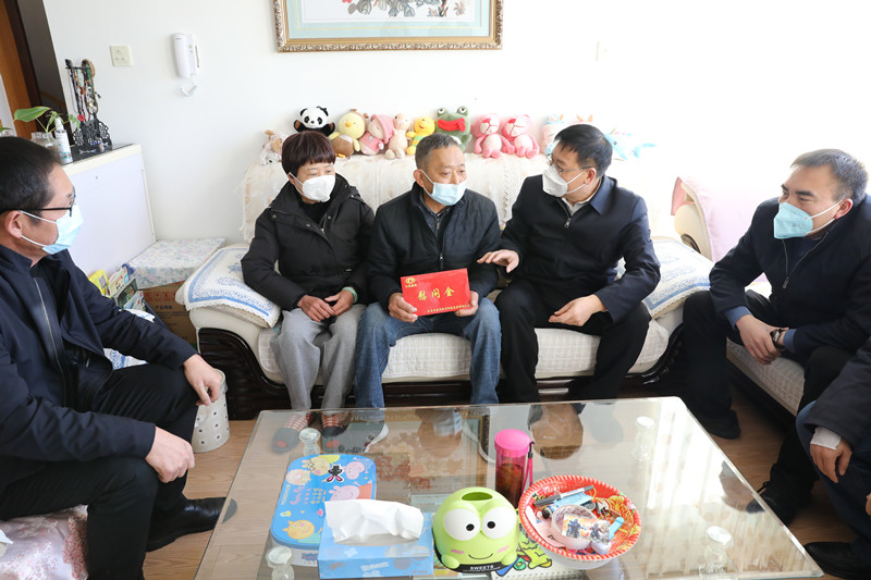 陈文双走访慰问世界杯网址老领导和困难党员职工