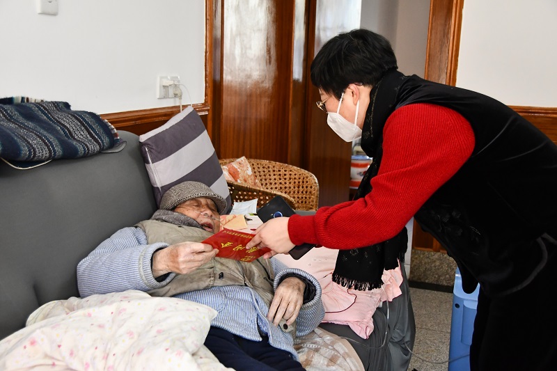 李志琤走访慰问世界杯网址老领导、老党员和困难职工