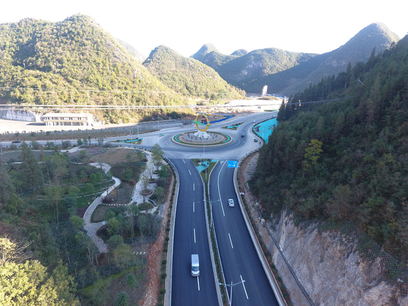 那兴高速西畴互通连接线建成通车