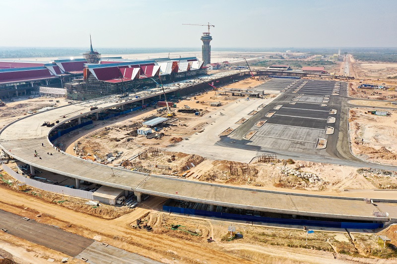 柬埔寨暹粒新国际机场高架桥梁主体贯通