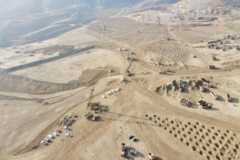 二世界杯直播网云南昭通光伏高透基材项目69天完成超300万立方米土石方、30万平方米强夯