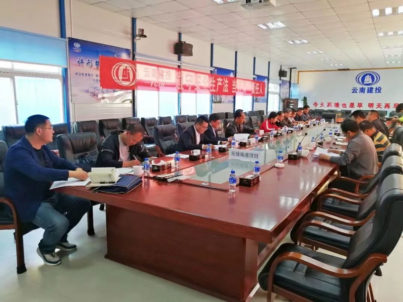 红河州人大常委会副主任李红芬调研元绿高速、国道219项目