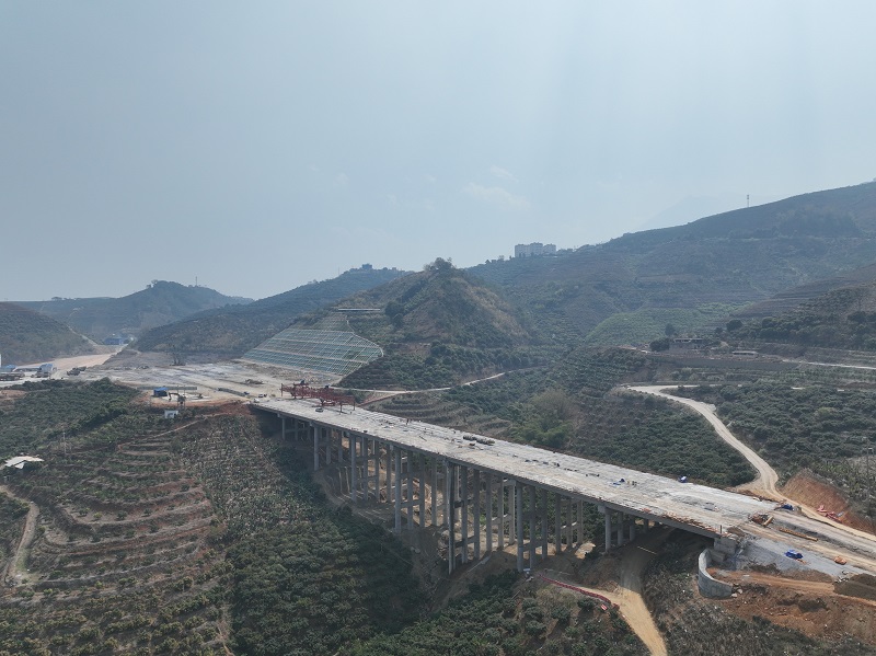 永金高速三标段全部箱梁架设完成