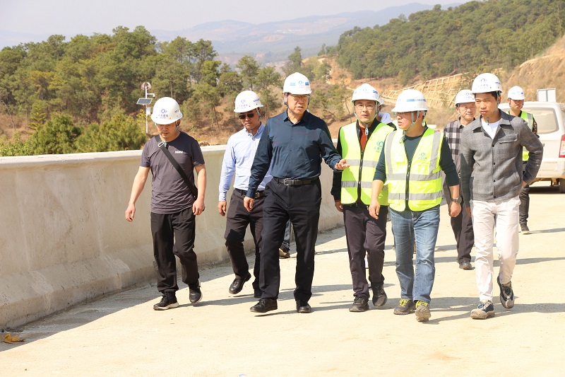 陈文双调研施勐高速项目