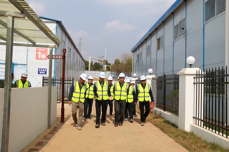 杨国文调研云南民族大学附属学校（呈贡校区）项目