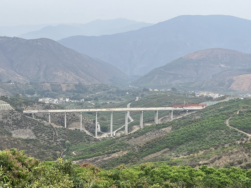 永金高速十分部曼老大桥架设完成