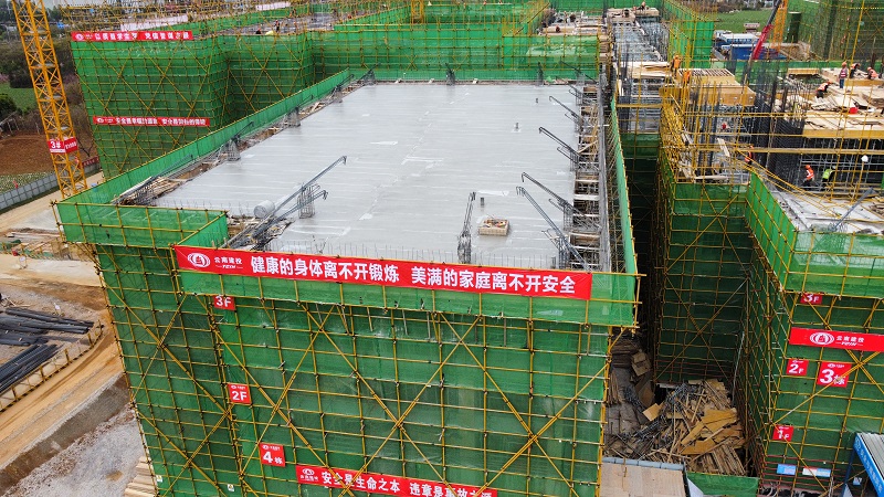 民大附中（呈贡校区）项目三个单体栋号主体结构封顶