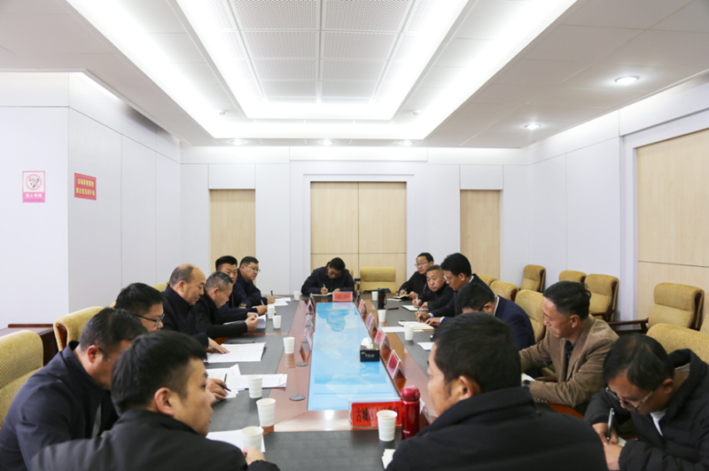 丽江市委常委、常务副市长徐贤主持召开古宁高速项目建设交流座谈会