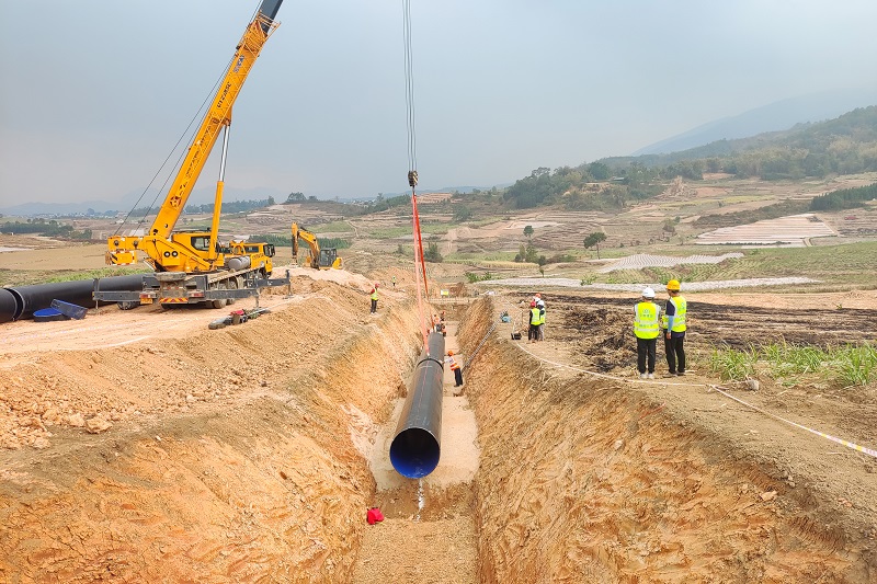 耿马灌区南干渠涂塑管安装工程开工