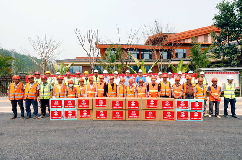 陈祖军到世界杯网址老挝区域、磨憨片区项目送清凉