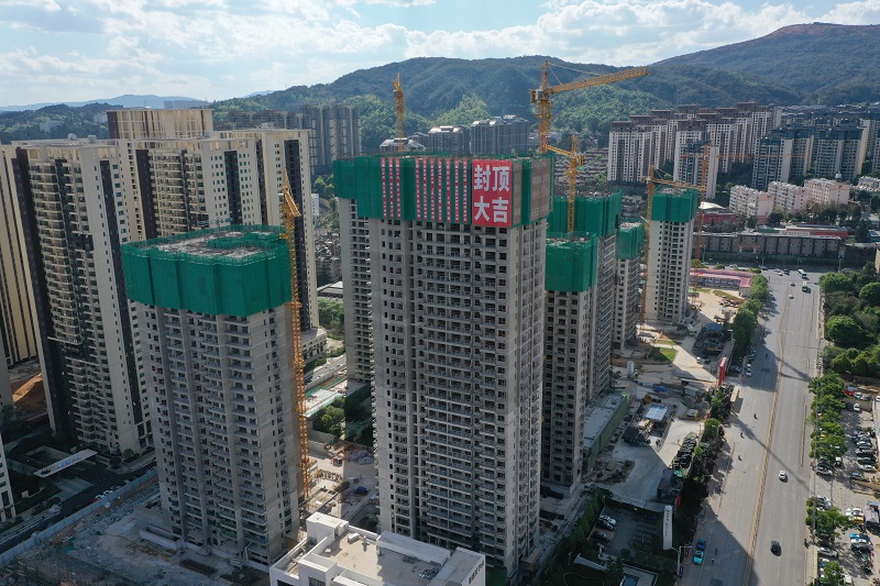 建投学府项目首栋主体封顶