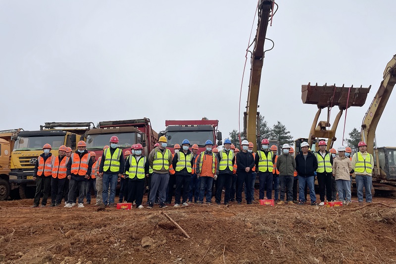 宣富高速土建八分部启动挖方工程施工