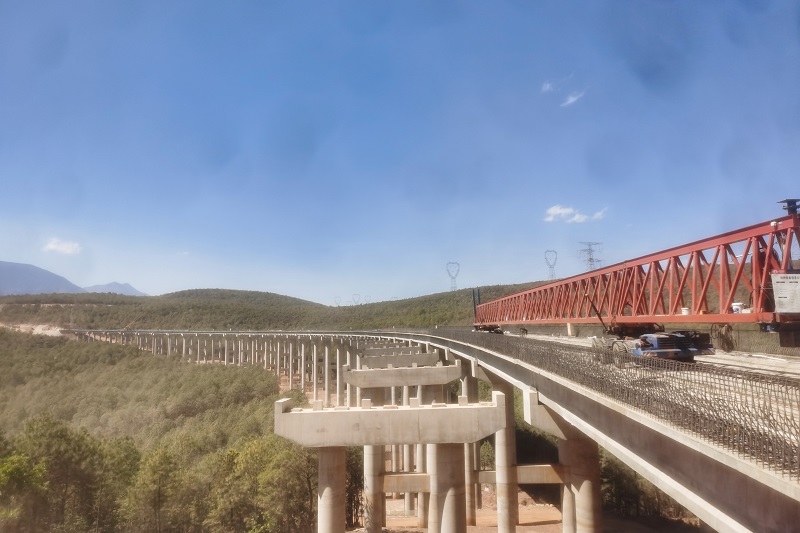 宾鹤高速奇峰大桥右幅贯通