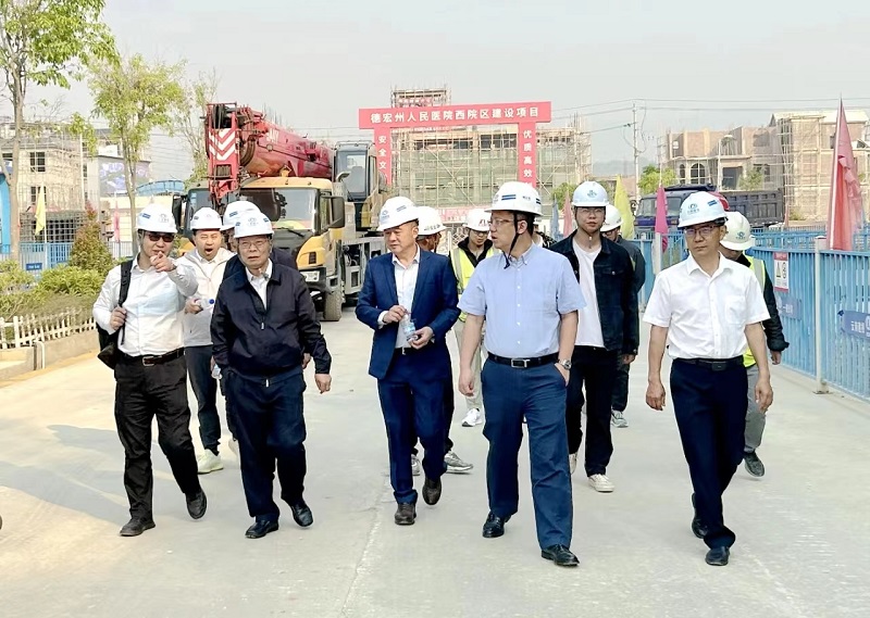 德宏州副州长刘毅鹏到德宏州人民医院西院区项目调研