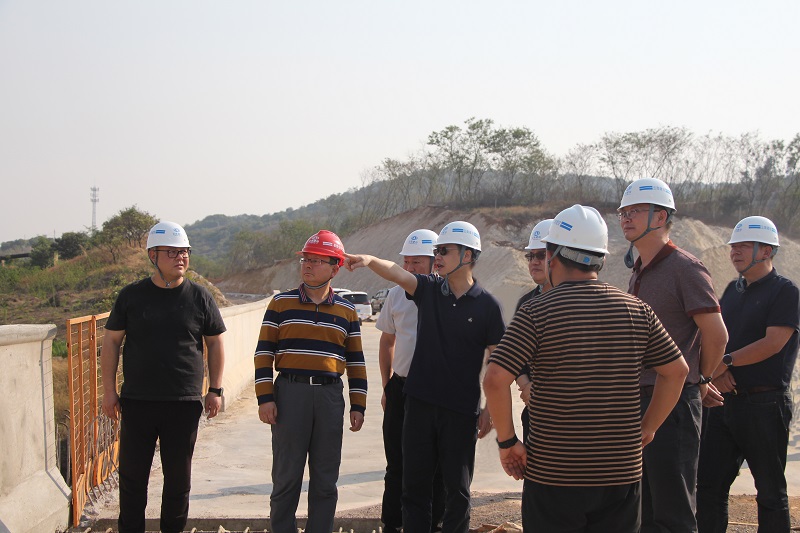 红河州副州长梁凌云调研弥玉高速项目