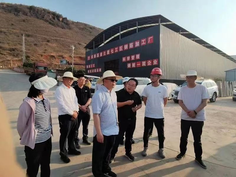 大理州委常委、组织部部长翁斌调研宾鹤高速项目