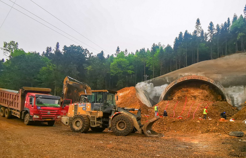 镇果公路五谷隧道进洞施工