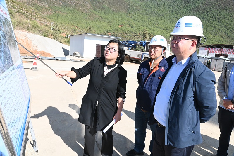 省政府办公厅督查专员陈正飞调研古宁高速项目