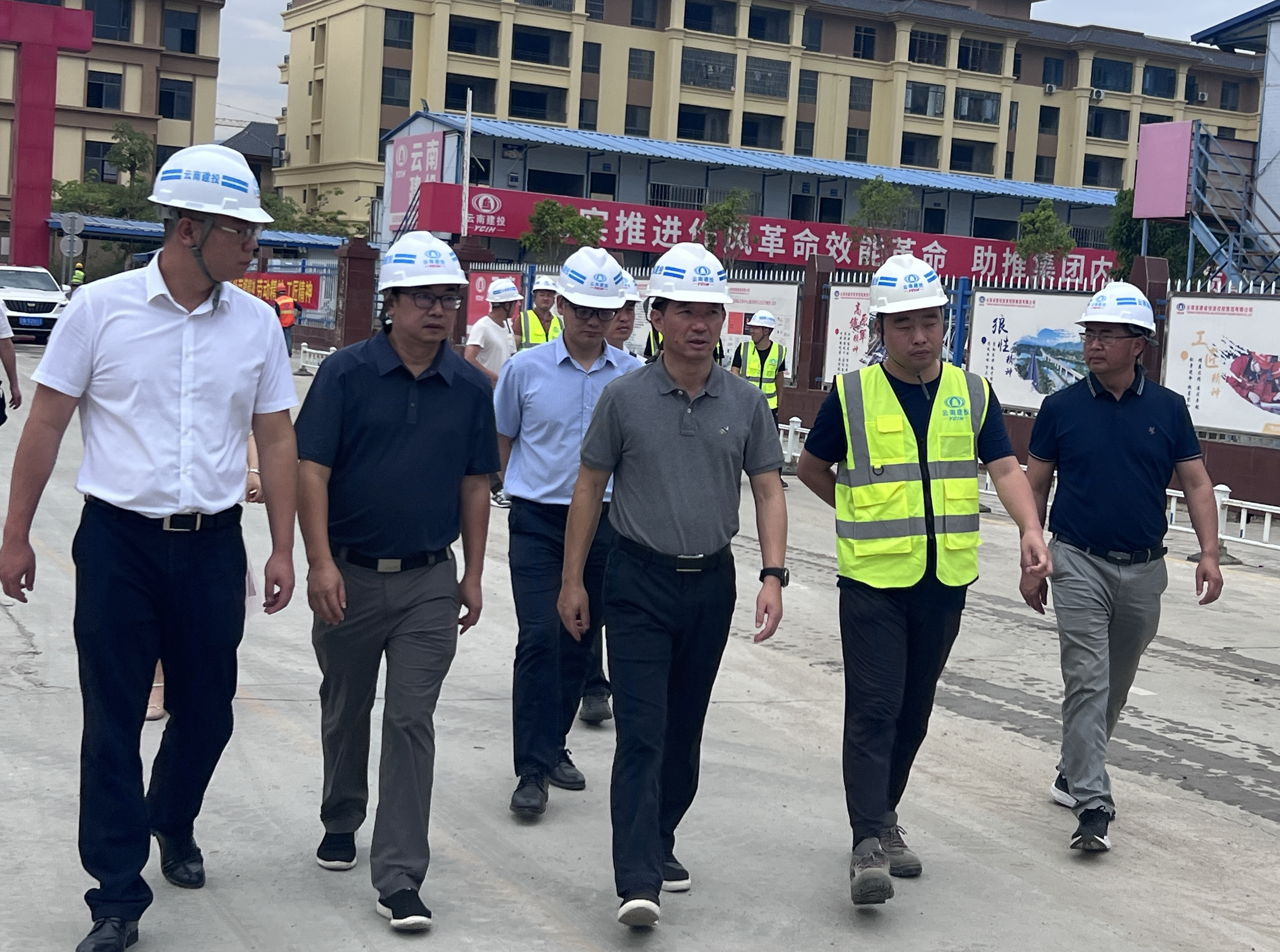 德宏州委常委、瑞丽市委书记毛晓调研瑞丽国际文体中心建设项目