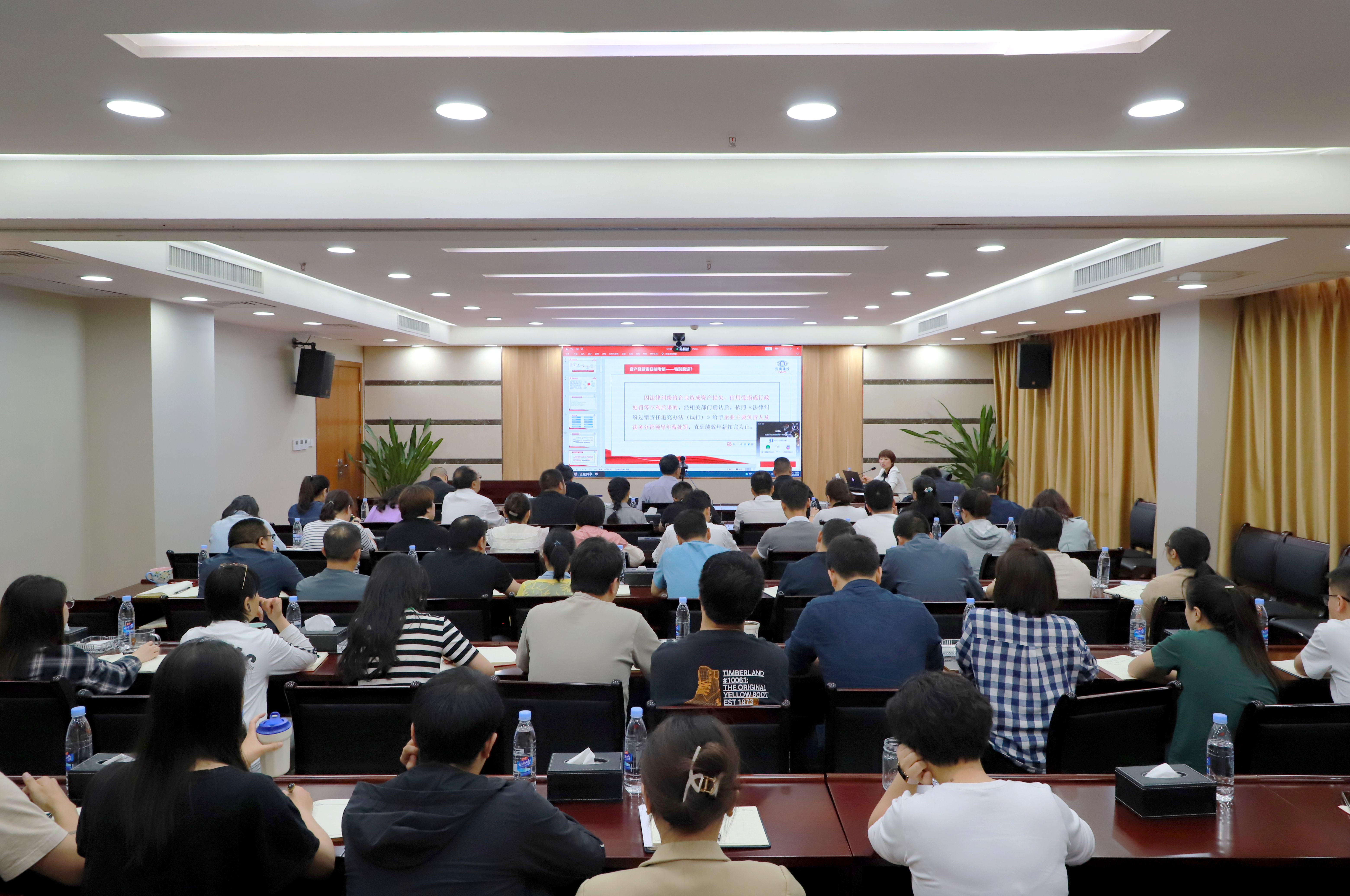 集团法律事务部到路桥部开展法律风险防范普法宣传活动