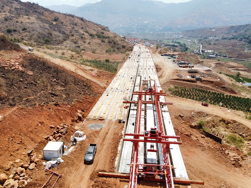 宾鹤高速三锅桩2#大桥贯通