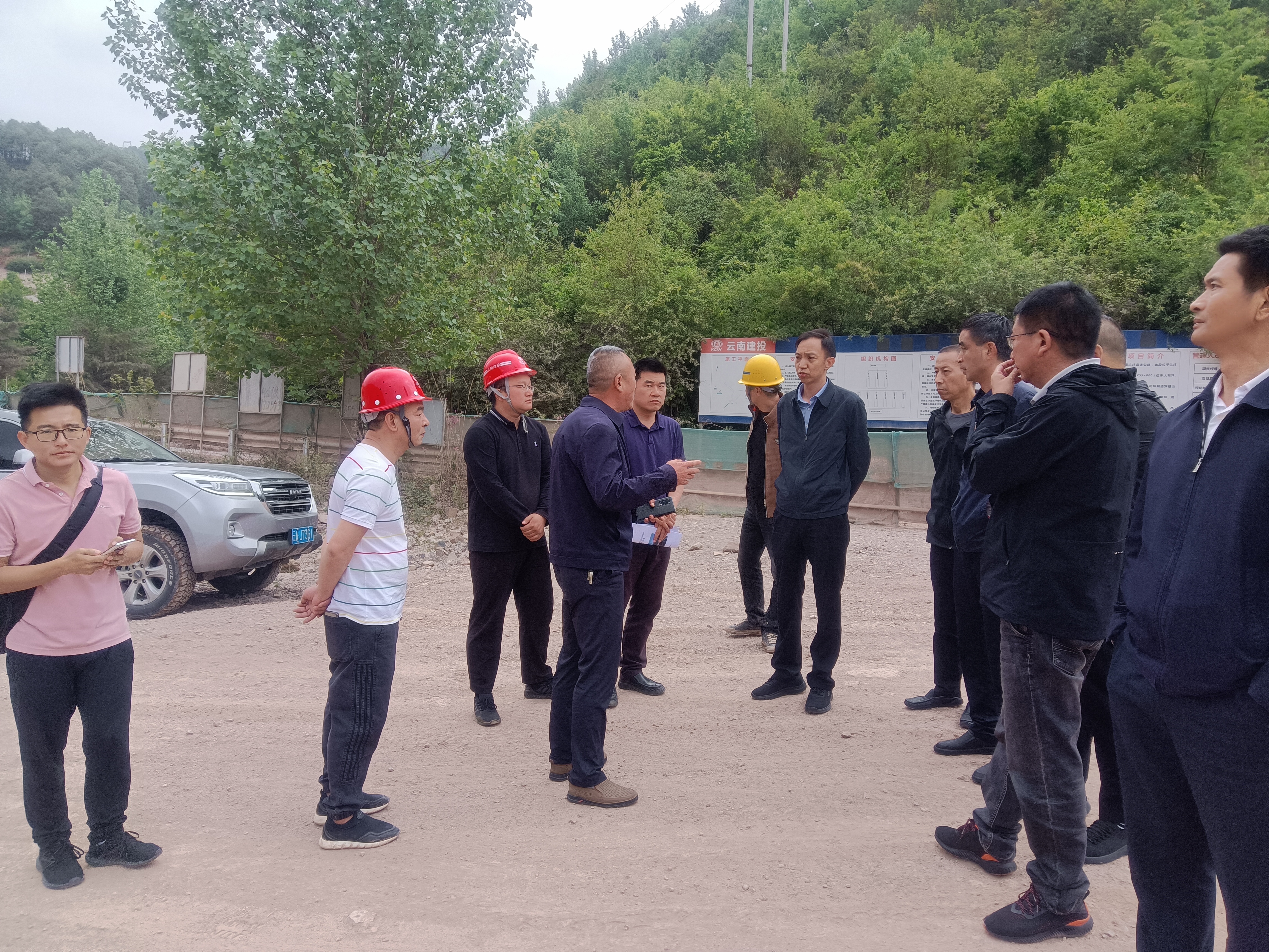 怒江州副州长施青团调研鹤剑兰高速公路项目