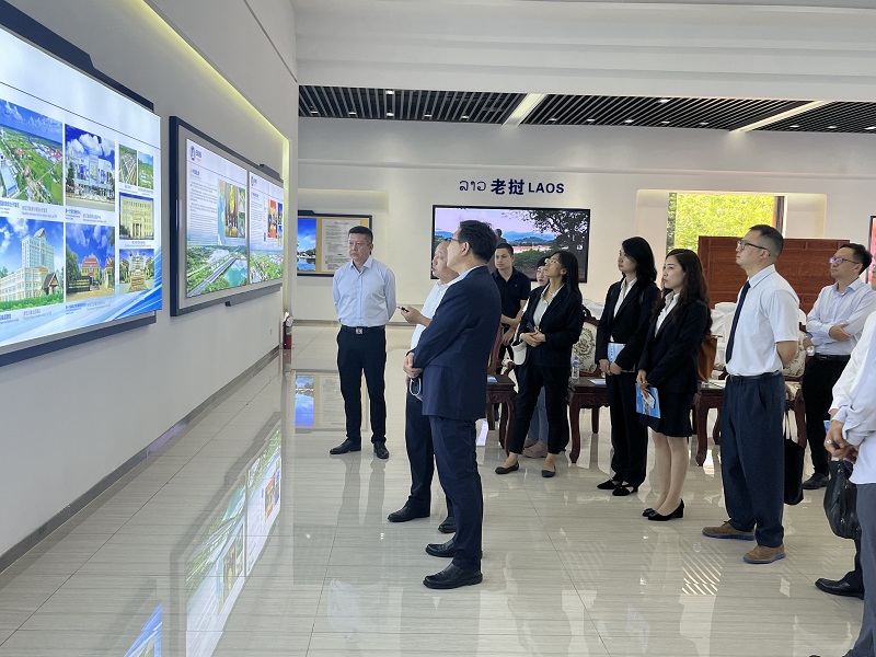 富滇银行党委书记、董事长代军调研赛色塔综合开发区