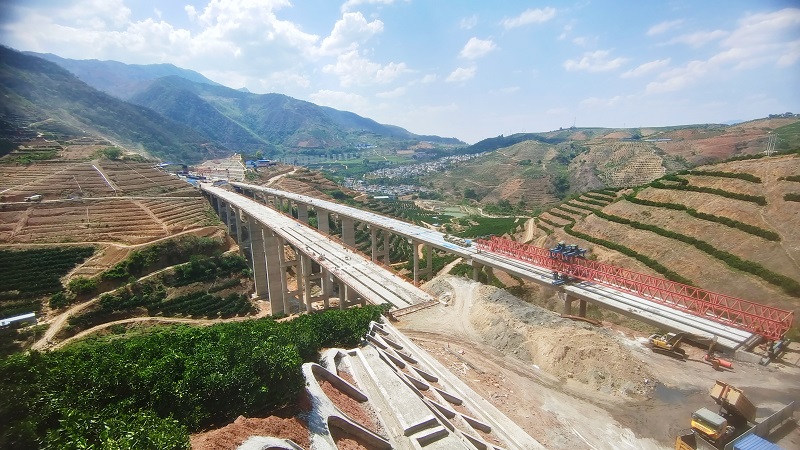 永金高速南干渠大桥贯通