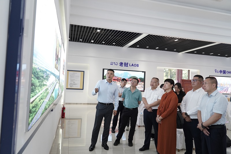 红河州委副书记、州长罗萍调研老挝万象赛色塔综合开发区