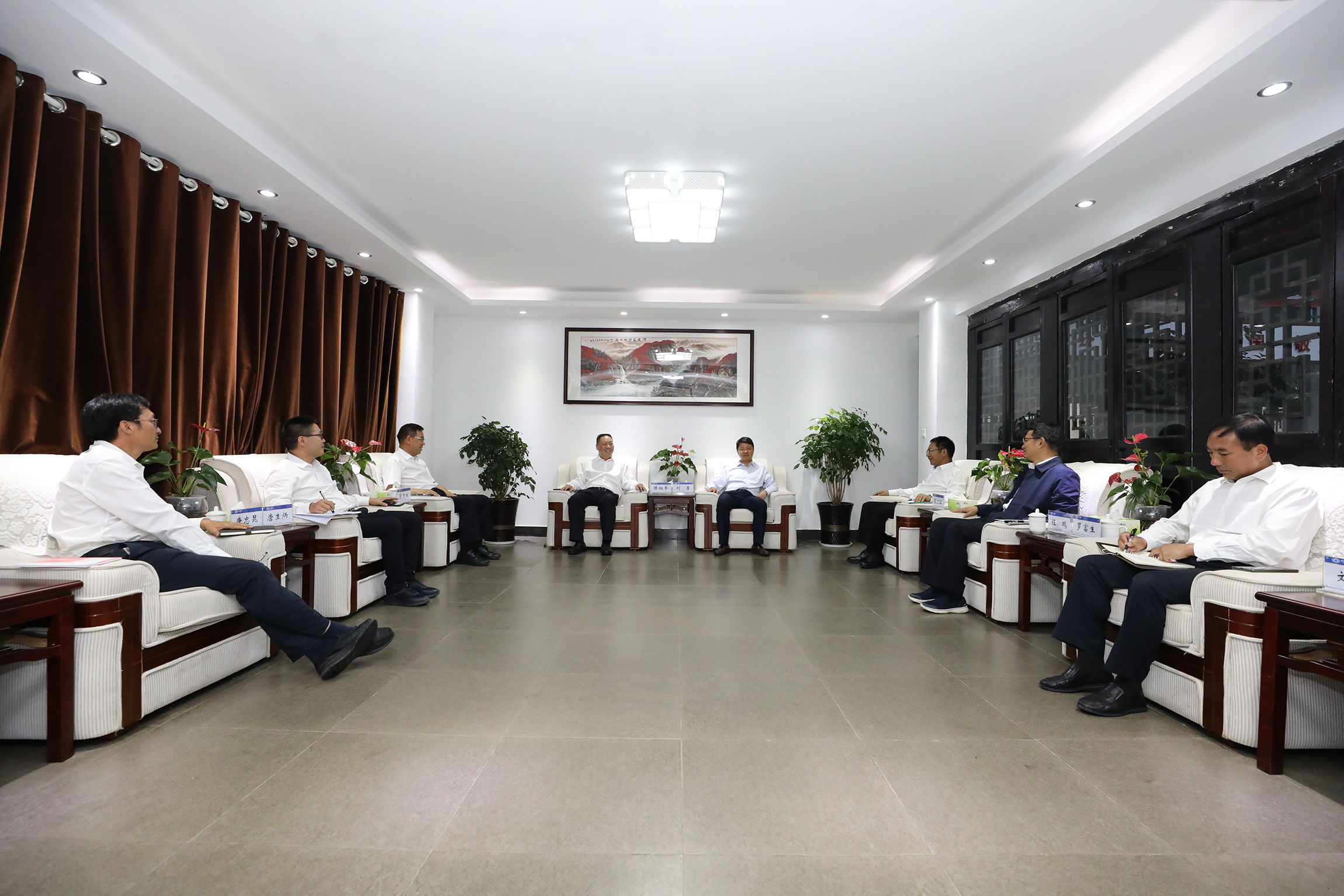 共同谱写政企合作新篇章 世界杯足球网与楚雄州交流座谈