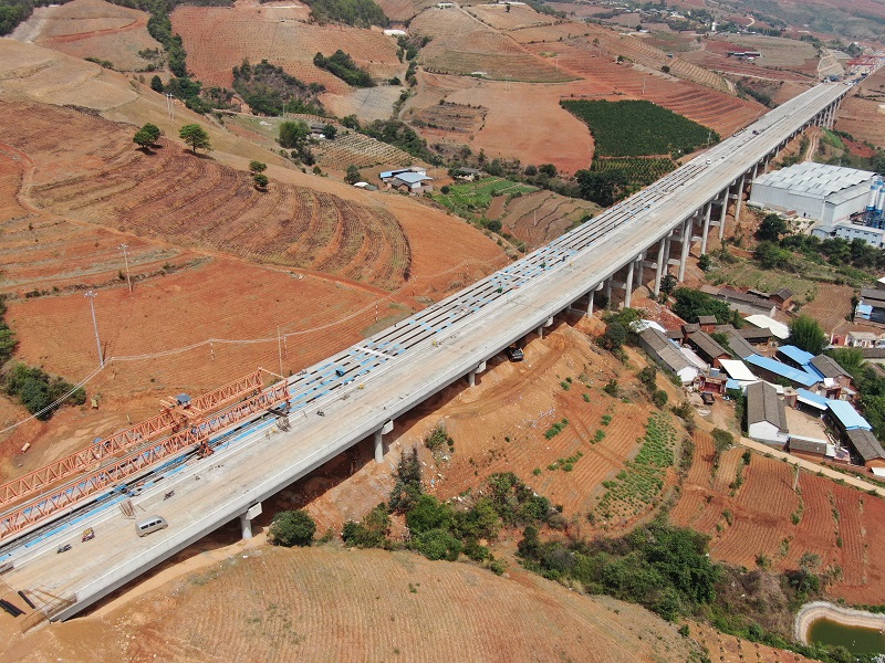 宾鹤高速伍勒2号大桥贯通