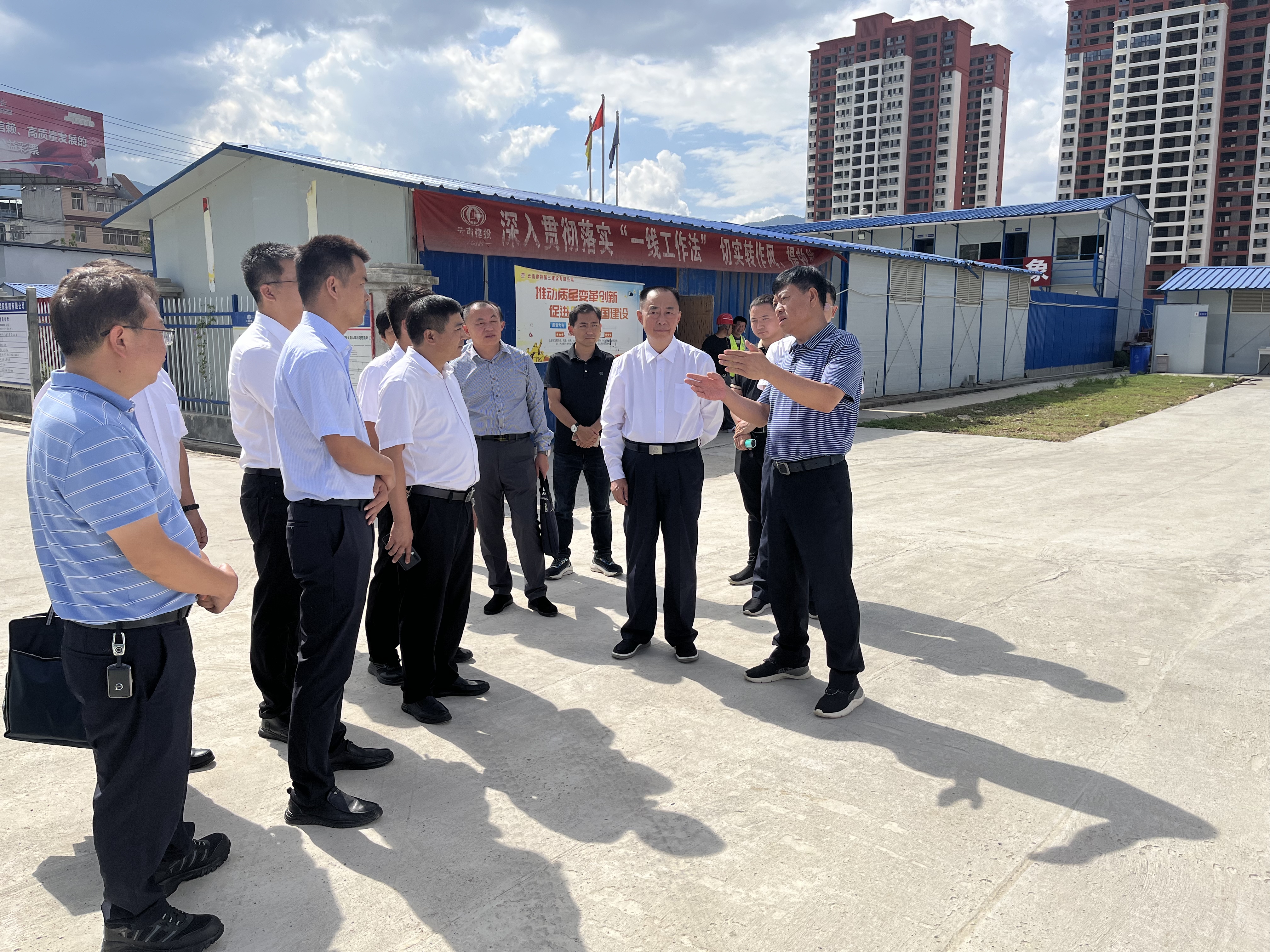 临沧市委书记张之政调研临沧市城南小学、中医（佤）医院项目