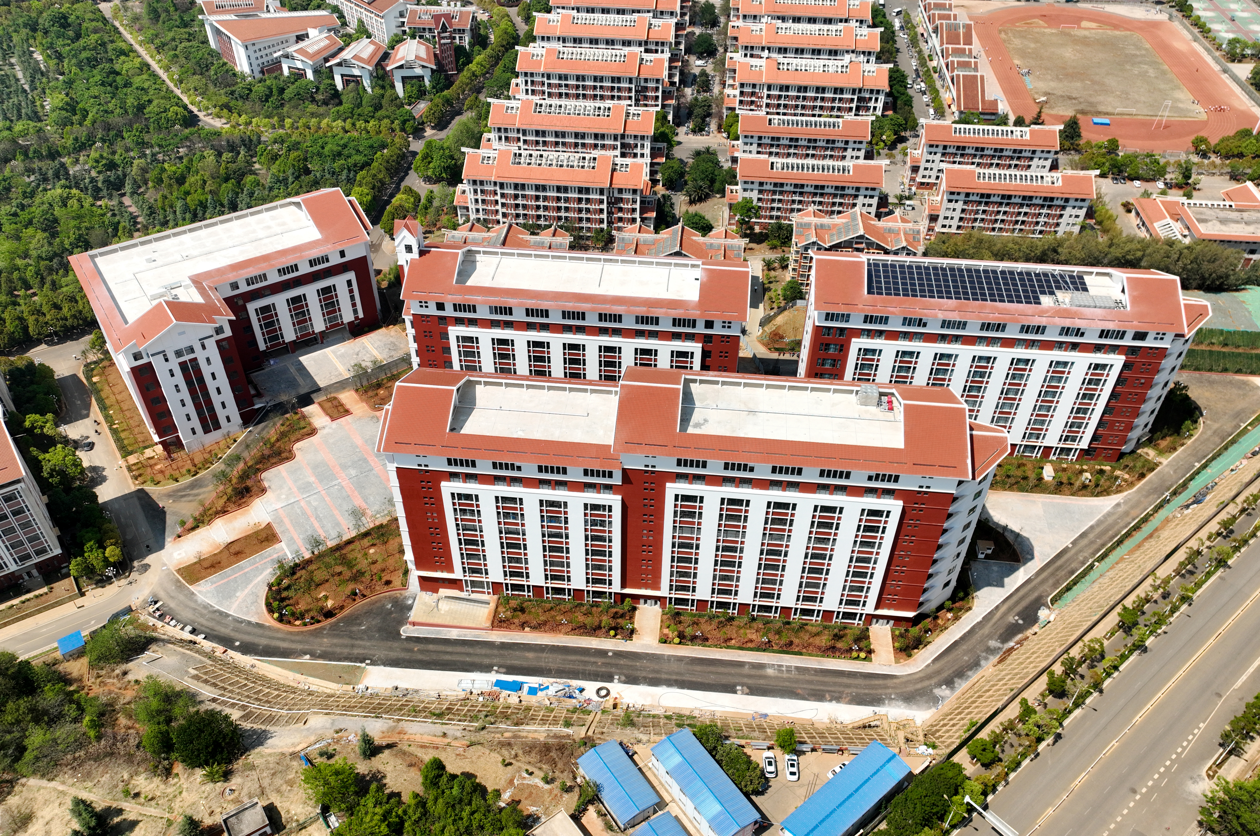 世界杯比分网民族大学职业技术教育综合实验实训楼项目通过竣工验收