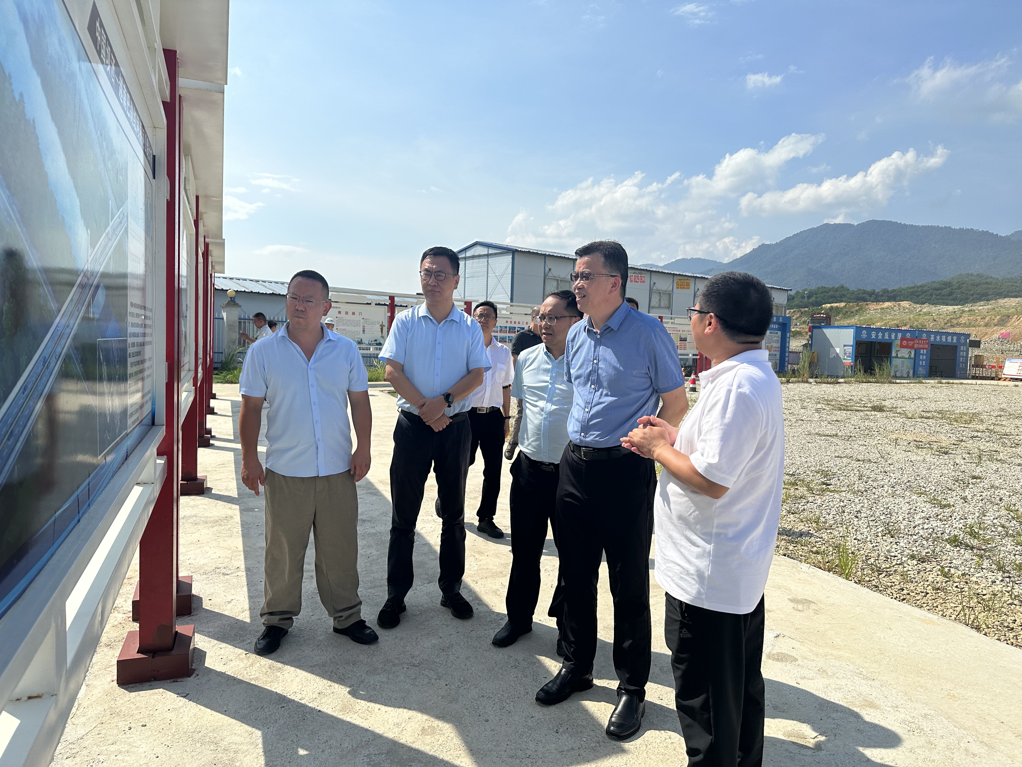 省工信厅副厅长浦丽合调研坝洒监管区建设项目