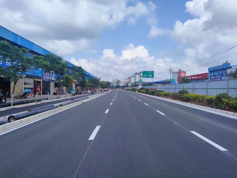 通海“美丽县城”建设世界杯官网中文版秀山路半幅通车