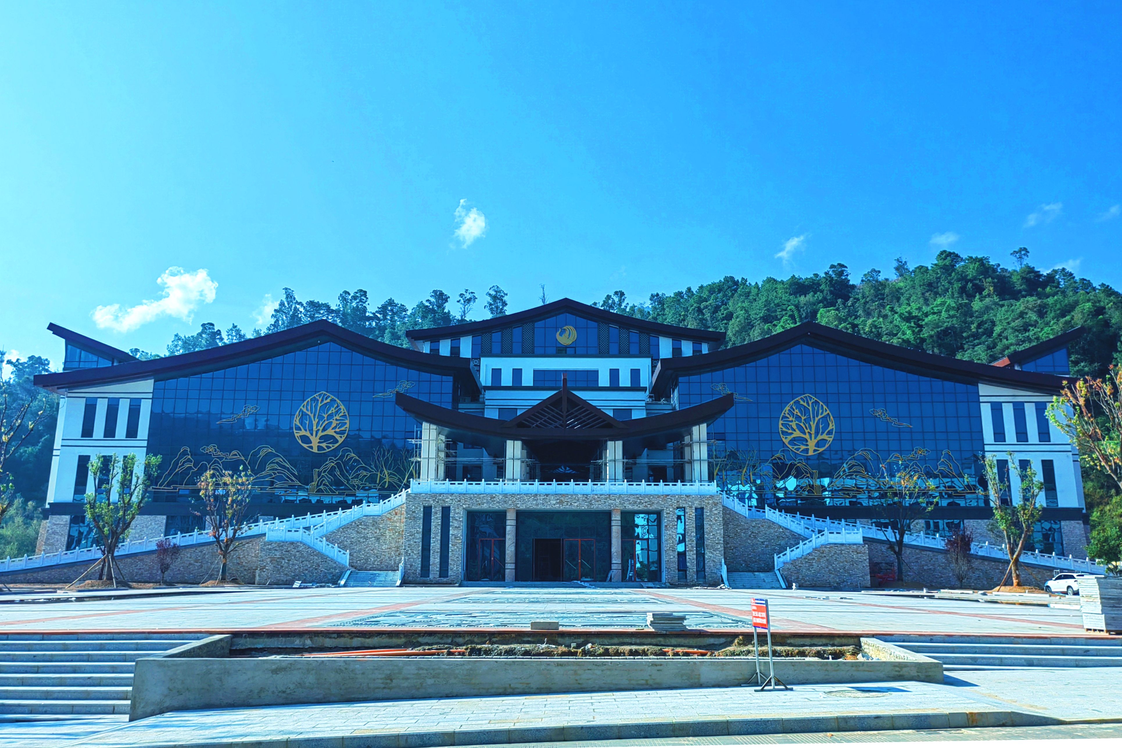 凤庆滇红生态产业园区冷链物流仓储暨托管交易中心建设项目通过竣工验收