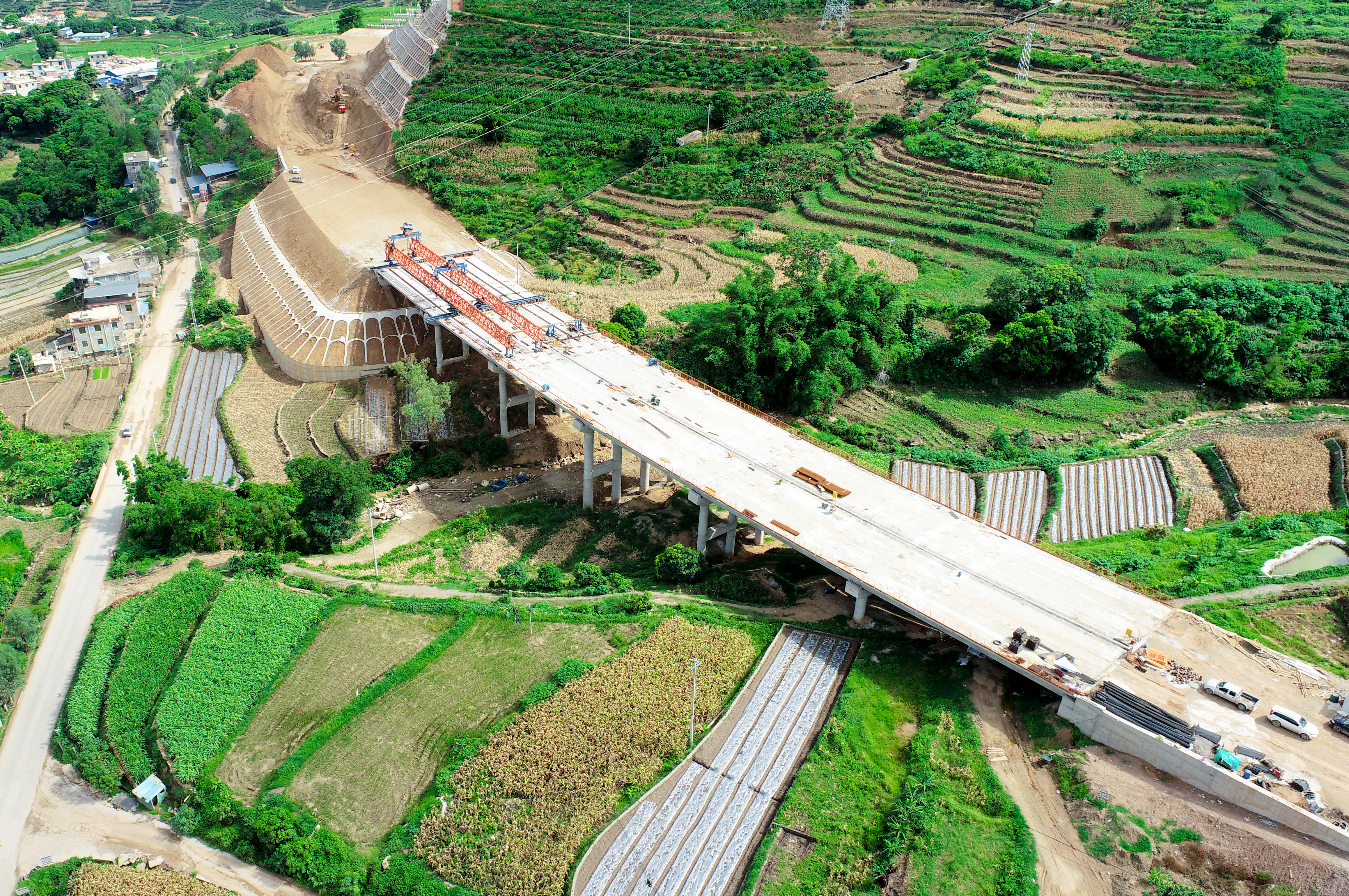 永金高速（戛元段）曼费1号桥架设完成