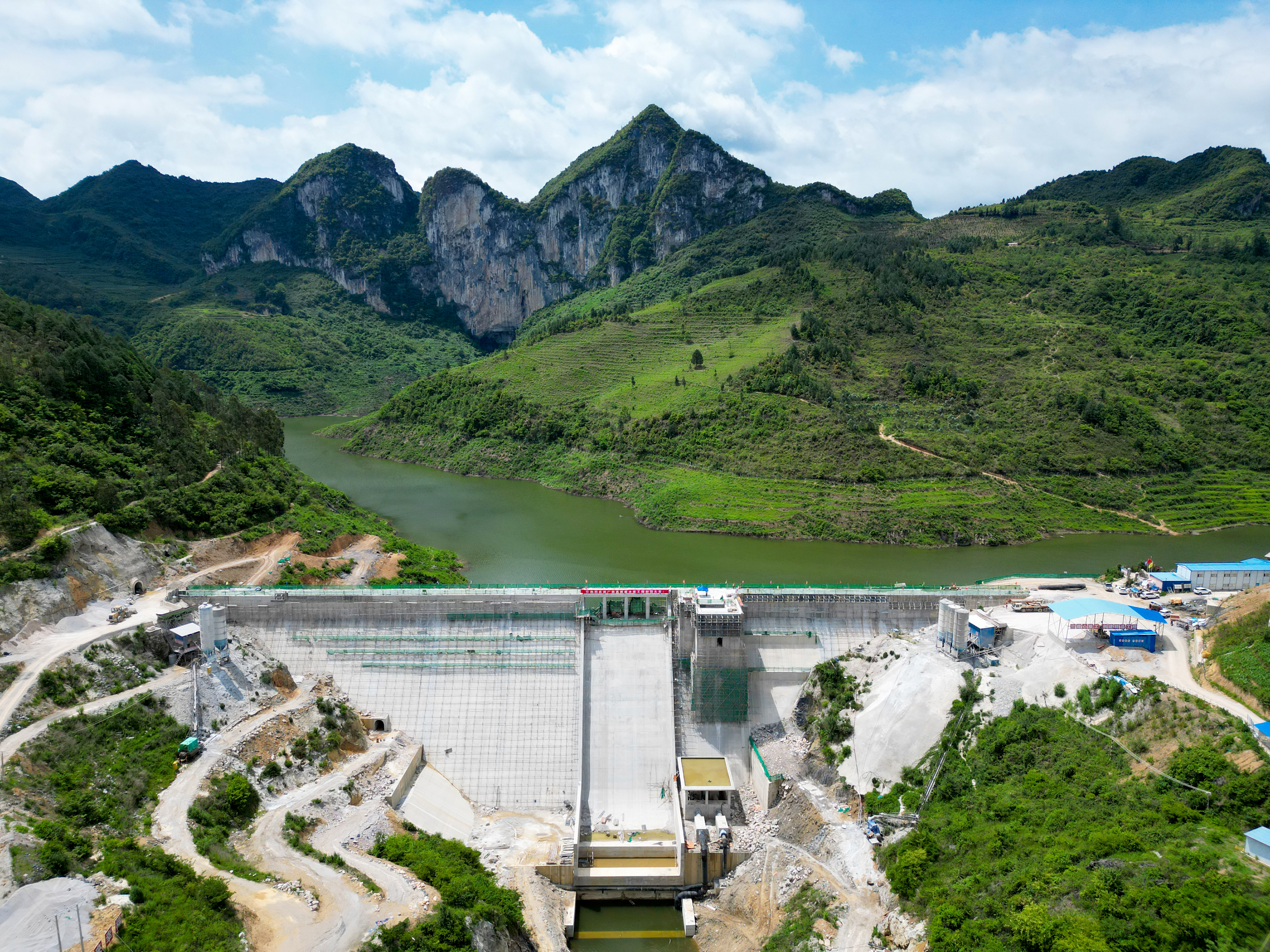 广南县新寨水库大坝封顶