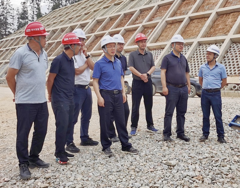 大兴调查研究 | 世界杯官网合作平台公司副总经理刘金荣调研那兴高速项目